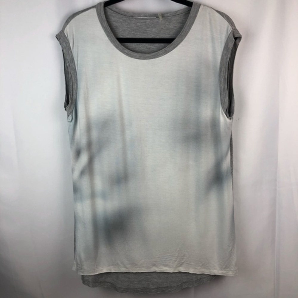 T TAHARI Gray & White Marble/Ombré Tee. EUC.